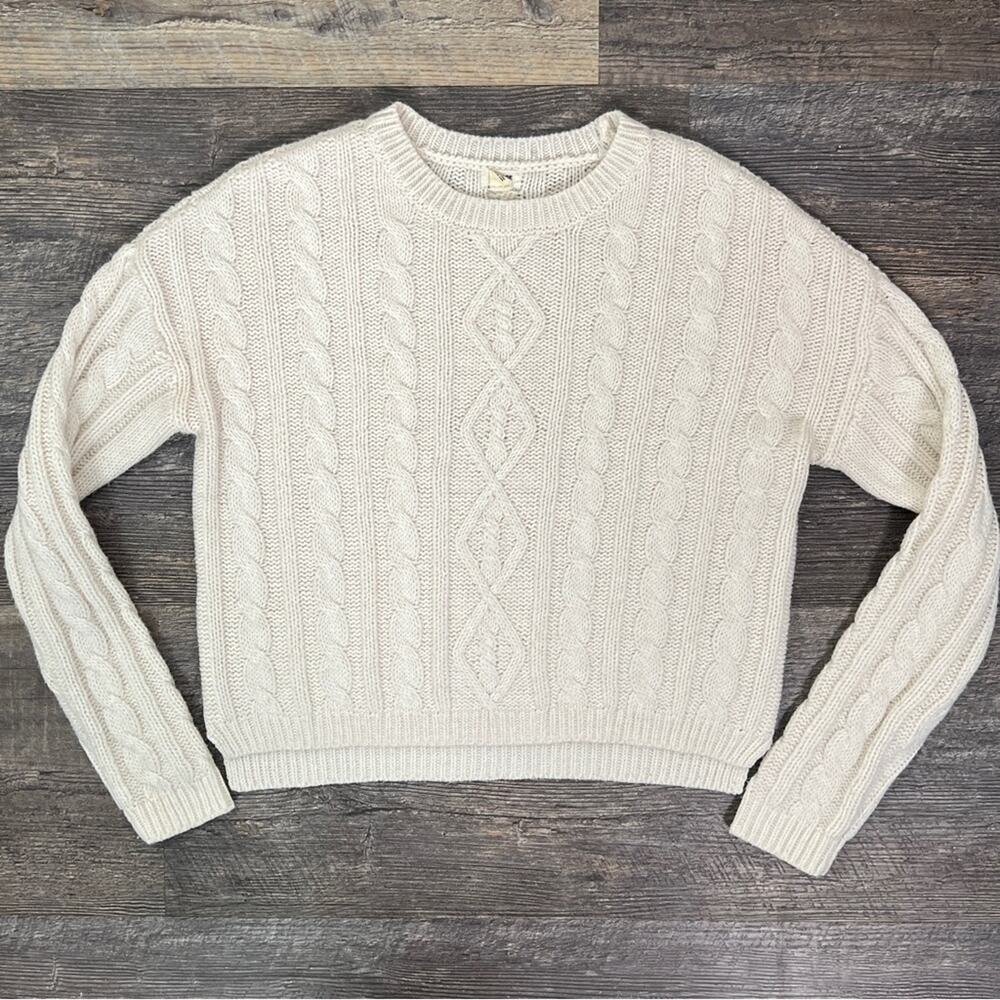 Garage cream cableknit crewneck sweater size small S B173